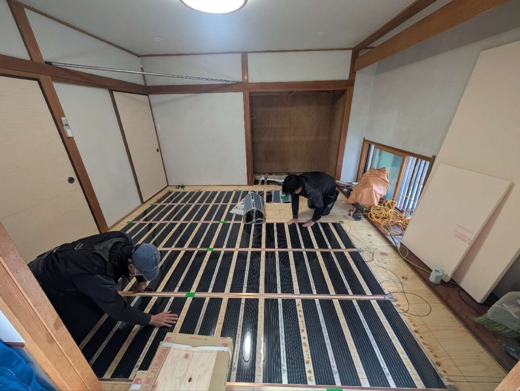 和室の床を畳からフローリングにリフォーム！床暖房も設置していきます♪