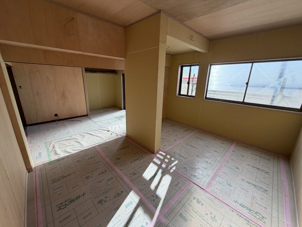 壁紙を張り替えるだけで全くちがう雰囲気になります♪